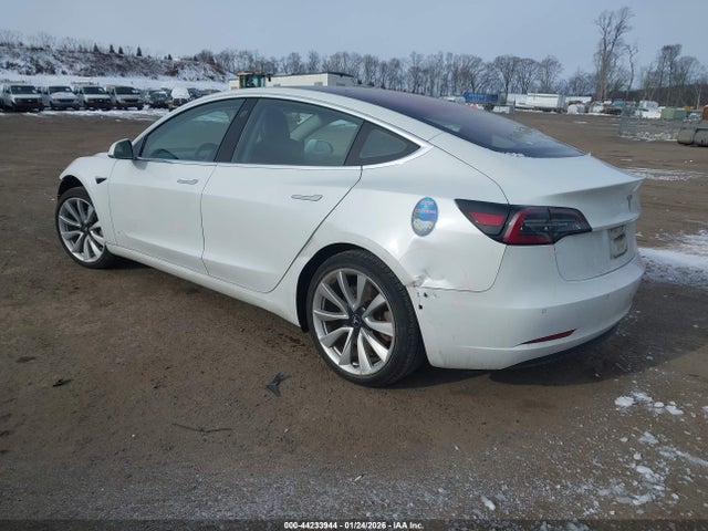2018 TESLA MODEL 3 5YJ3E1EA5JF033455 Photo 2