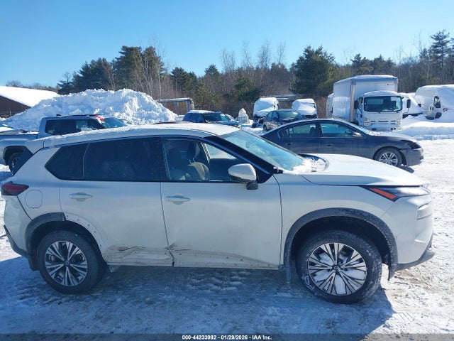 JN8AT3BB0MW201769 Nissan Rogue Sv Intelligent Awd