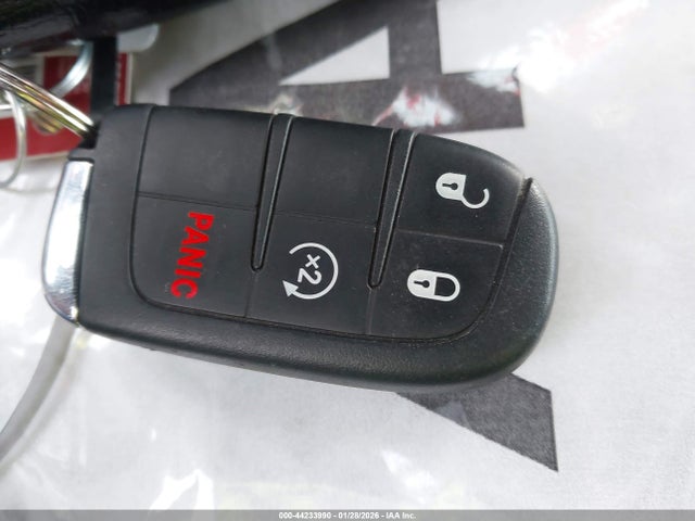 44233990 :رقم المزاد ، ZACCJABT5FPC36640 vin ، 2015 Jeep Renegade Latitude مزاد بيع