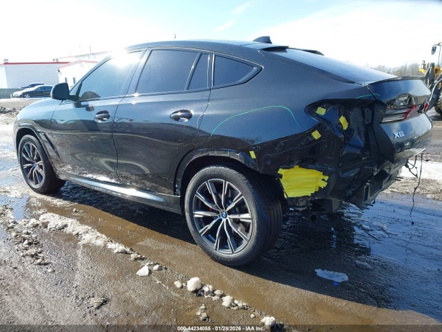 2022 BMW X6 5UXCY6C03N9K74850 Photo 2