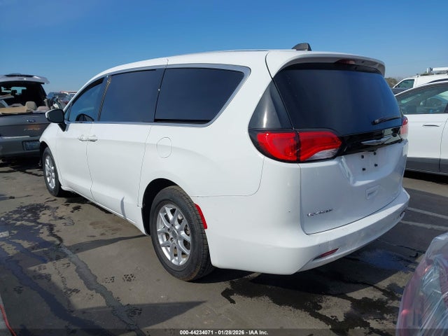 2023 CHRYSLER VOYAGER 2C4RC1CG2PR534548 Photo 2