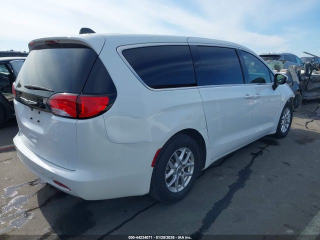 2023 CHRYSLER VOYAGER 2C4RC1CG2PR534548 Photo 3