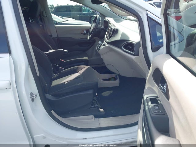 2023 CHRYSLER VOYAGER 2C4RC1CG2PR534548 Photo 4