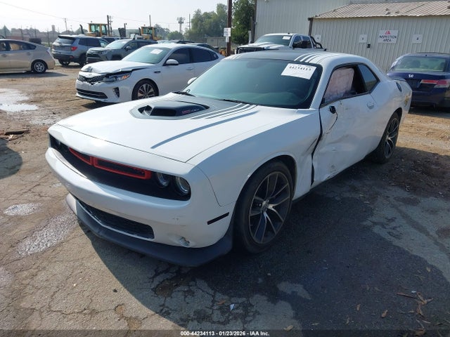 Dodge Challenger 392 Hemi Scat Pack Shaker 2016 2C3CDZFJXGH263645 Image 2