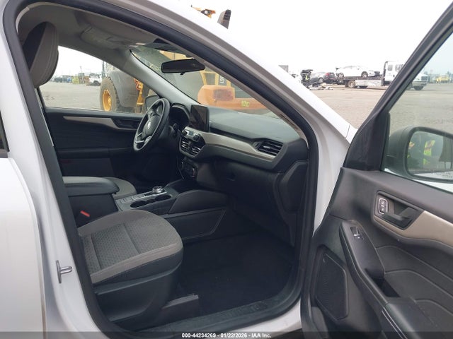 1FMCU9G64NUB42699 Ford ESCAPE SE