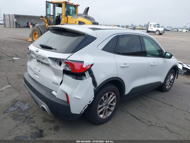 1FMCU9G64NUB42699 Ford ESCAPE SE