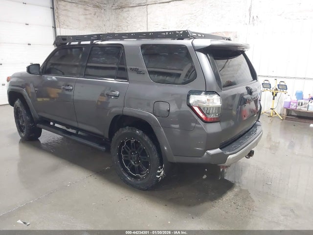 Toyota 4runner Trd Off Road 2020 JTEBU5JR4L5793751 Image 3