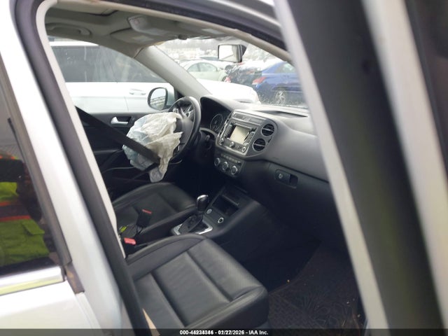WVGBV7AX2FW522449 Volkswagen Tiguan Sel