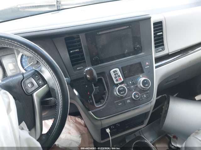 5TDYK3DC2FS655785 Toyota Sienna Xle Premium 8 Passenger