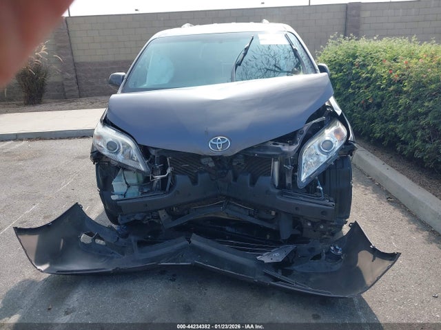 5TDYK3DC2FS655785 Toyota Sienna Xle Premium 8 Passenger