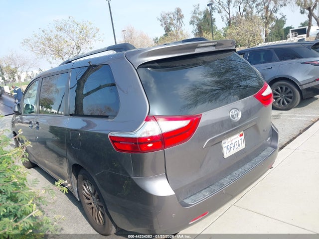 5TDYK3DC2FS655785 Toyota Sienna Xle Premium 8 Passenger