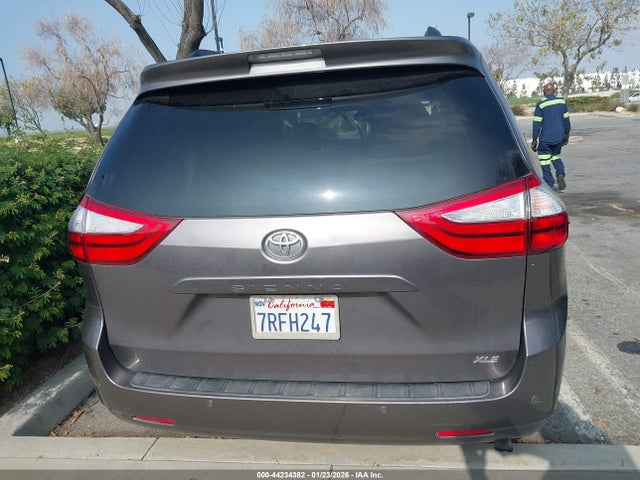 5TDYK3DC2FS655785 Toyota Sienna Xle Premium 8 Passenger