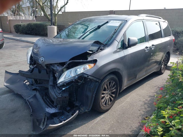 5TDYK3DC2FS655785 Toyota Sienna Xle Premium 8 Passenger