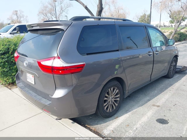 5TDYK3DC2FS655785 Toyota Sienna Xle Premium 8 Passenger