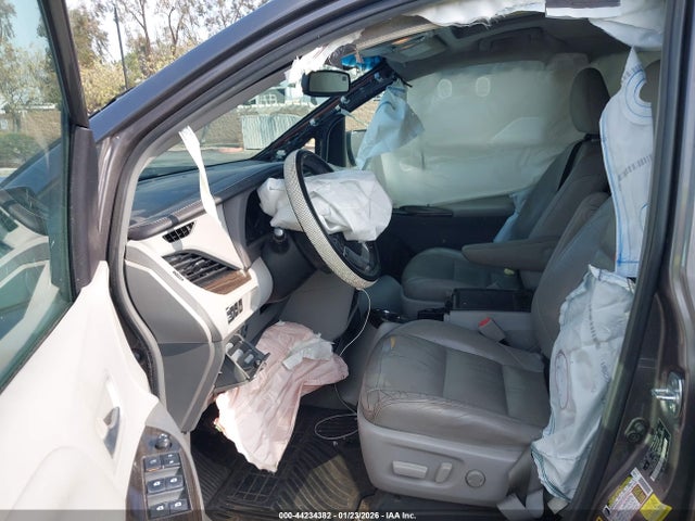 5TDYK3DC2FS655785 Toyota Sienna Xle Premium 8 Passenger