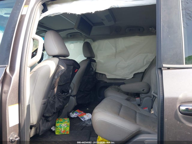 5TDYK3DC2FS655785 Toyota Sienna Xle Premium 8 Passenger