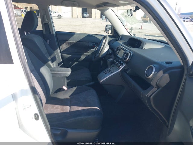 Scion XB 2015 JTLZE4FE4FJ066724 Image 5