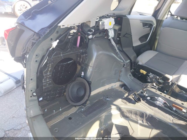 44234583 :رقم المزاد ، JTMD6RFV2ND058165 vin ، 2022 Toyota Rav4 Hybrid Limited مزاد بيع