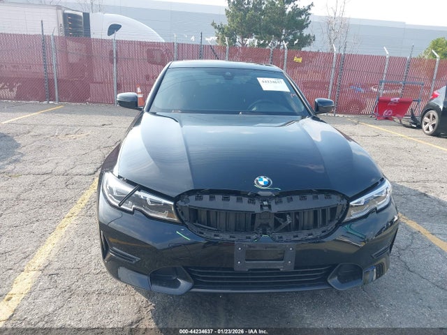 3MW5R1J00N8C44127 BMW 330I