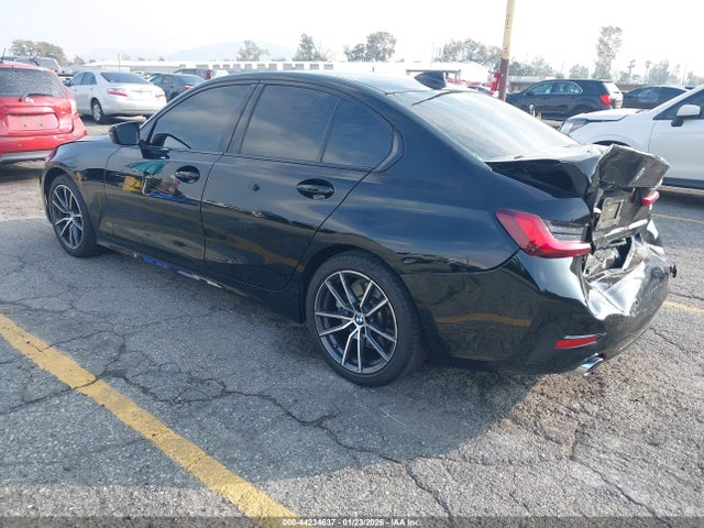 2022 BMW 330I 3MW5R1J00N8C44127 Photo 2