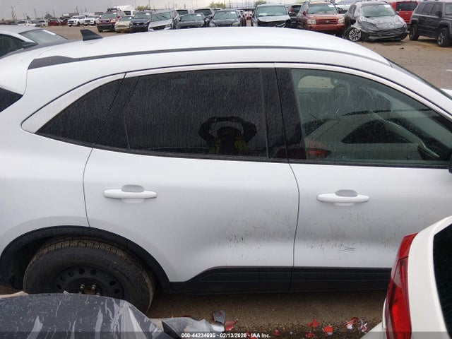 1FMCU0BZ5NUA64396 Ford Escape Se Hybrid