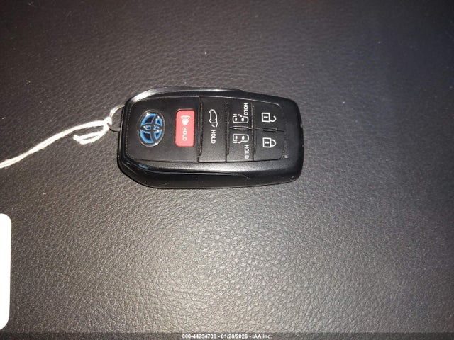 Toyota SIENNA XLE 2025 5TDYRKEC0SS289999 Image 11