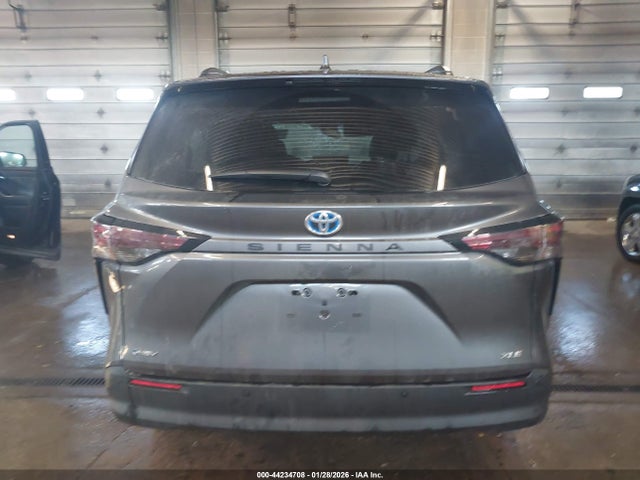Toyota SIENNA XLE 2025 5TDYRKEC0SS289999 Image 16