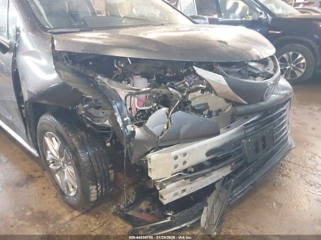Toyota SIENNA XLE 2025 5TDYRKEC0SS289999 Image 6