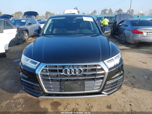 WA1BNAFY1K2099460 Audi Q5 45 Premium