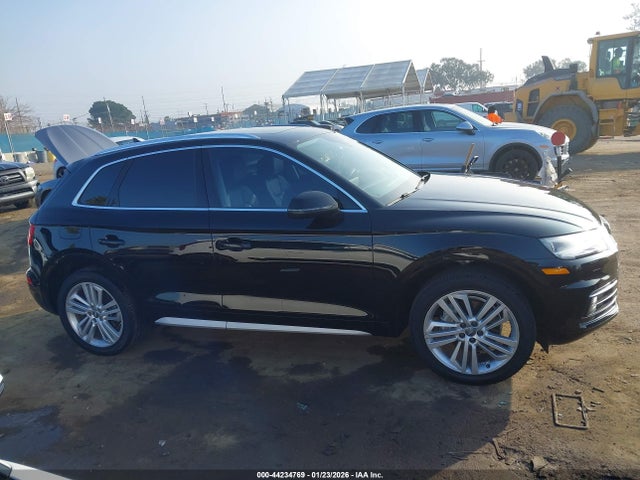WA1BNAFY1K2099460 Audi Q5 45 Premium