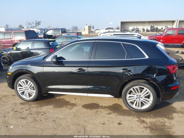 WA1BNAFY1K2099460 Audi Q5 45 Premium