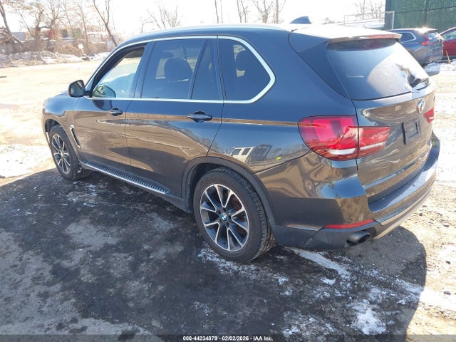 2016 BMW X5 5UXKR0C56G0S88346 Photo 2