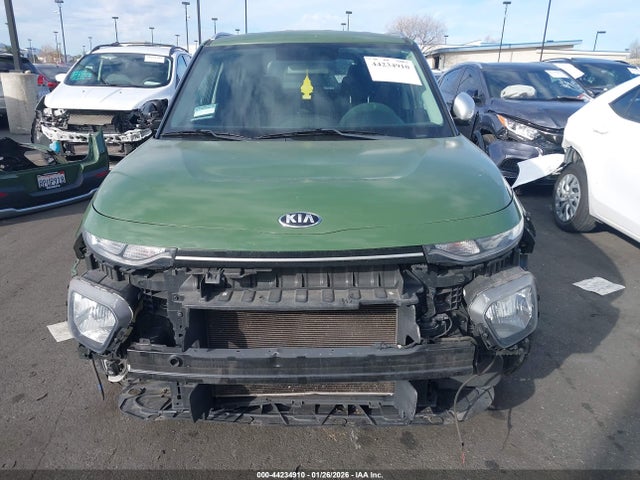 KNDJ23AU8L7055941 KIA Soul X-line