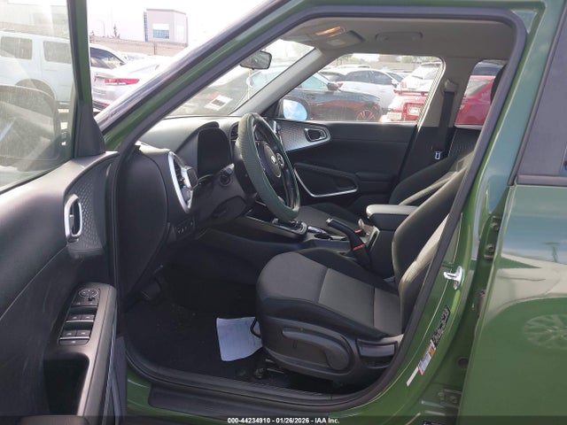 KNDJ23AU8L7055941 KIA Soul X-line