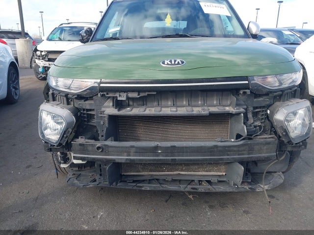 KNDJ23AU8L7055941 KIA Soul X-line