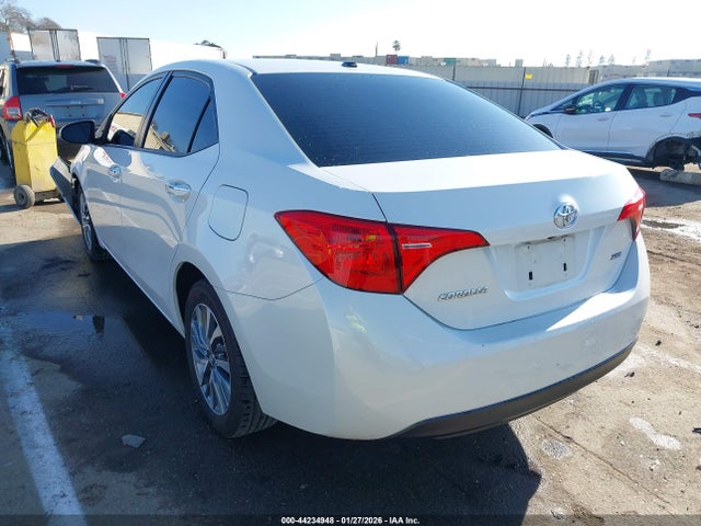 Toyota Corolla Xle 2018 5YFBURHEXJP758176 Image 3