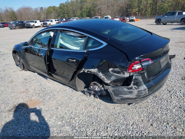 2019 TESLA MODEL 3 5YJ3E1EB4KF364652 Photo 2