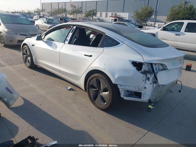 2019 TESLA MODEL 3 5YJ3E1EA5KF313992 Photo 2