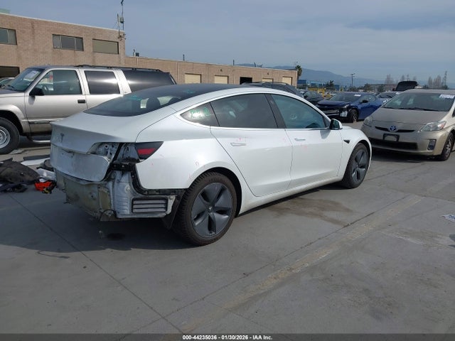2019 TESLA MODEL 3 5YJ3E1EA5KF313992 Photo 3