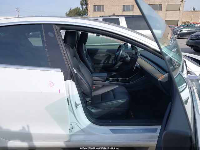 2019 TESLA MODEL 3 5YJ3E1EA5KF313992 Photo 4