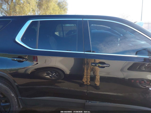 1GNERFKW6KJ238469 Chevrolet Traverse Ls