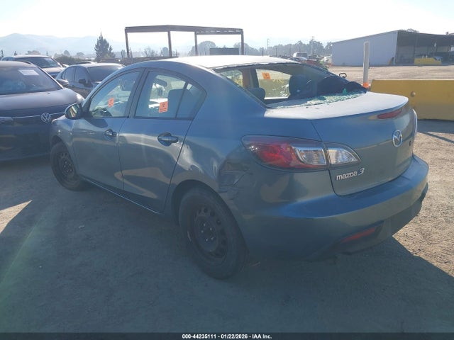 2011 MAZDA MAZDA3 JM1BL1UG8B1467869 Photo 2