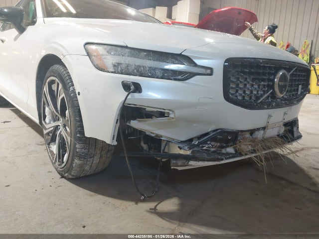 Aukcja sprzedaży 2024 Volvo S60 B5 Plus Dark Theme, vin: 7JRL12TL9RG282690, numer aukcji: 44235195