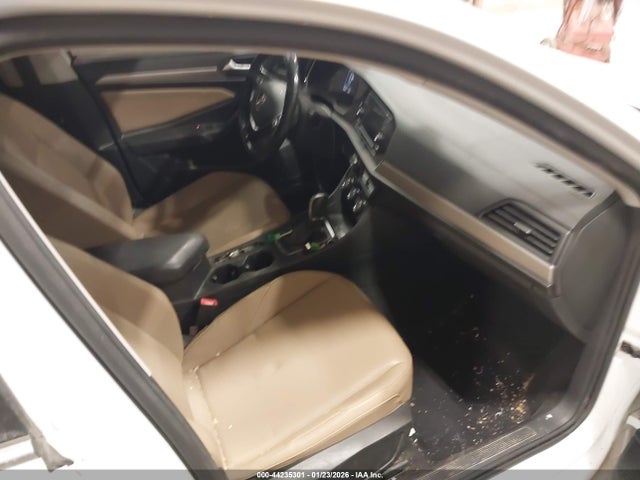 Продажа на аукционе авто 2019 Volkswagen Jetta 1.4t R-line/1.4t S/1.4t Se, vin: 3VWC57BU9KM047127, номер лота: 44235301