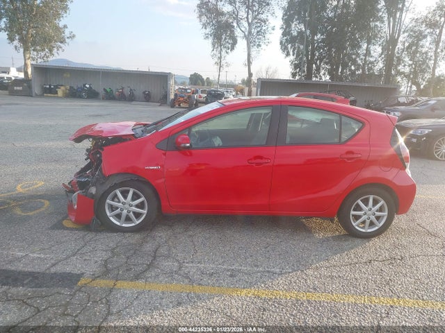 JTDKDTB37G1128035 Toyota Prius C Four