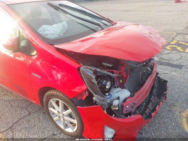 JTDKDTB37G1128035 Toyota Prius C Four
