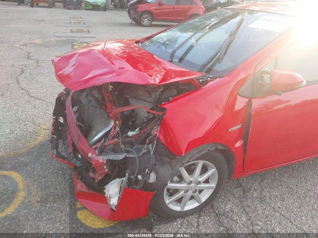 JTDKDTB37G1128035 Toyota Prius C Four