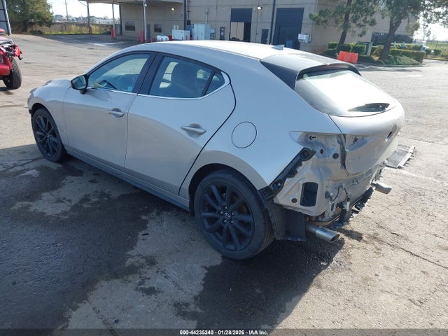 JM1BPAML8N1511908 Mazda Mazda3 Premium