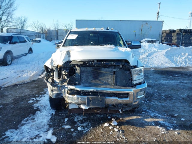 3C6UR5FL4HG647795 RAM 2500 Laramie 4x4 6&#039;4 Box