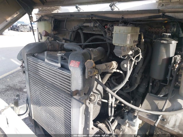 44235661 :رقم المزاد ، 4UZAARBW31CH52359 vin ، 2001 Freightliner Chassis M Line Walk-in Van مزاد بيع